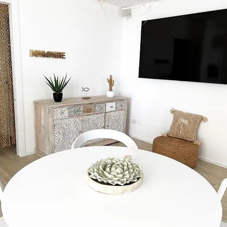White Beach Front - 2 Bedroom アパート *